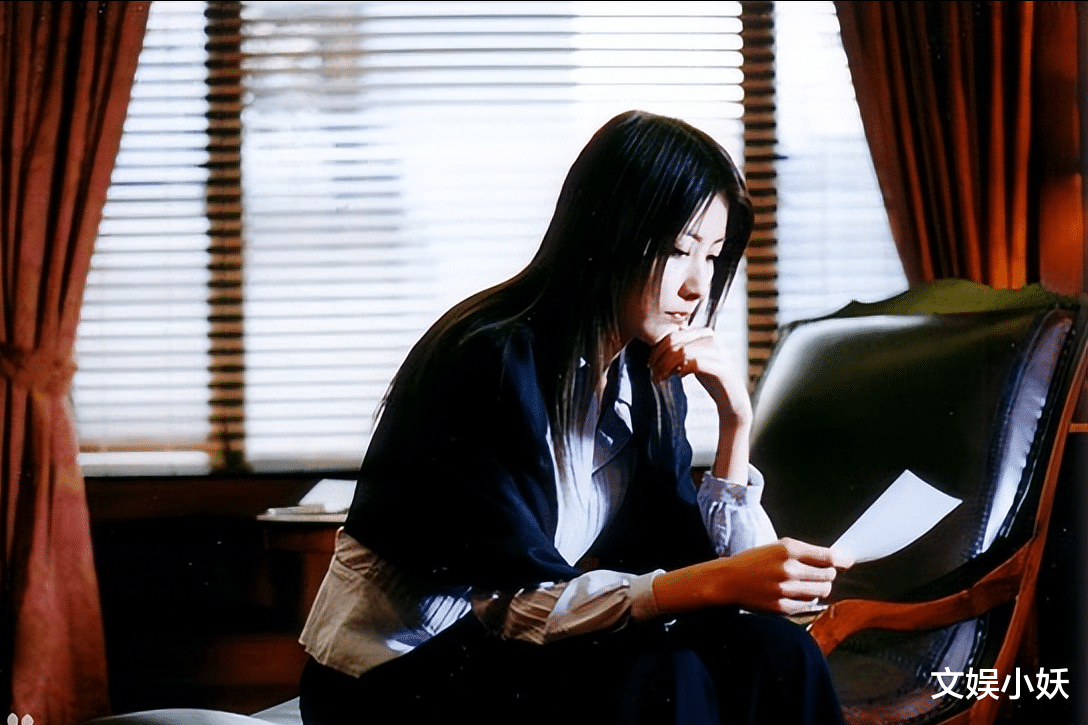 陈慧琳|50岁的陈慧琳身材傲人大秀美背，还是《无间道》中20多岁的样子