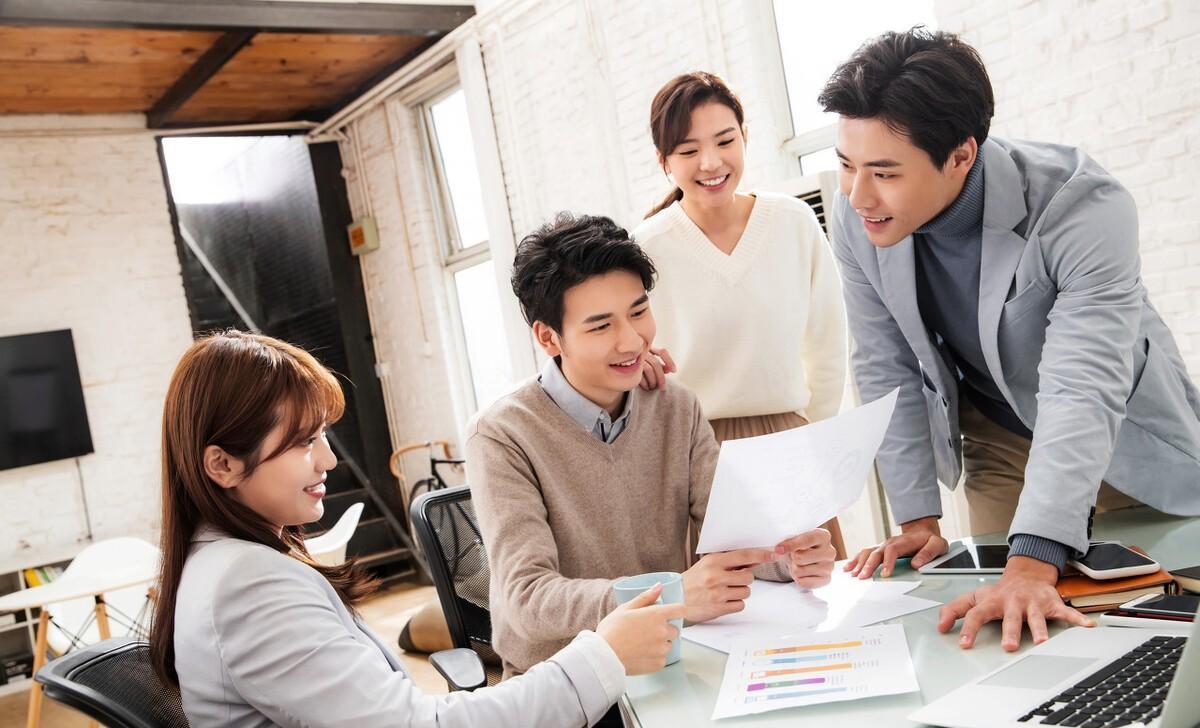 招聘|为什么我劝领导招聘35岁以上的同事?因为这些人有如下几个优点