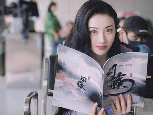 司藤|自残是白英的求爱方式，《司藤》背后隐藏着爱情的残酷本质