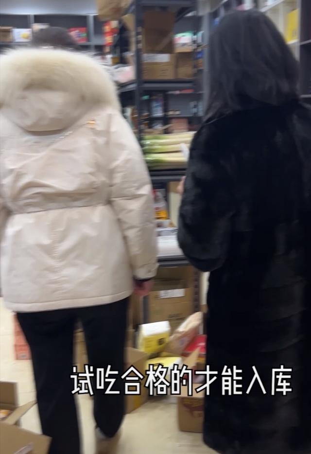 陈亚男|陈亚男首度公开公司团队,为带货事业转变风格,时刻叮嘱员工对产品要严格把关