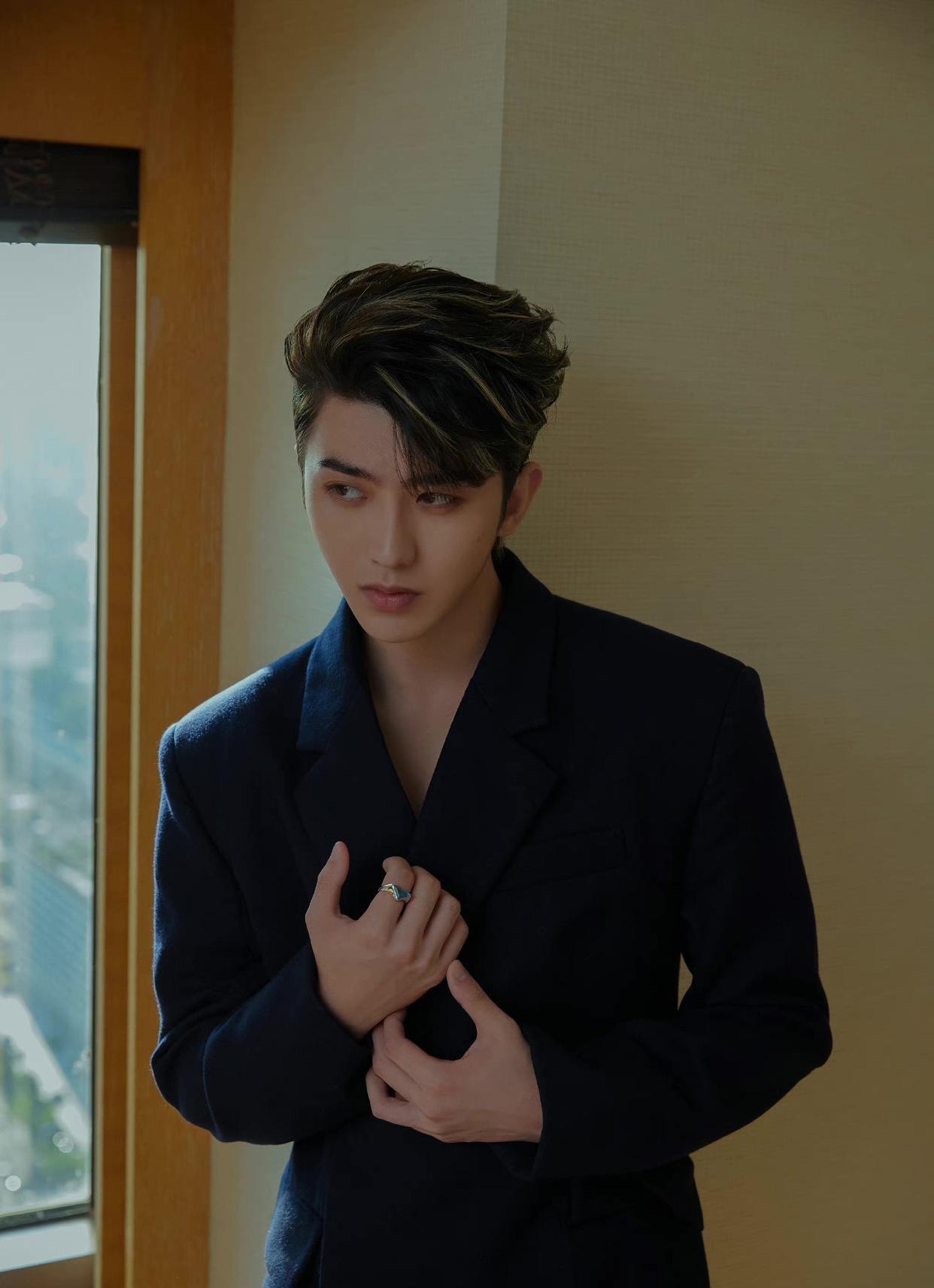 龚俊|爆款艺人大赏,蔡徐坤、肖战、成毅、龚俊、王鹤棣,谁是顶流?