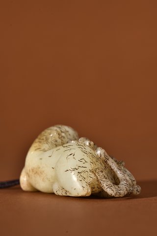 |清代 和田玉瑞兽把件