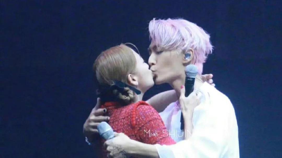 炎亚纶|官宣结婚？炎亚纶鬼鬼演唱会现场热吻，曾邀请鬼鬼跟他一起生孩子