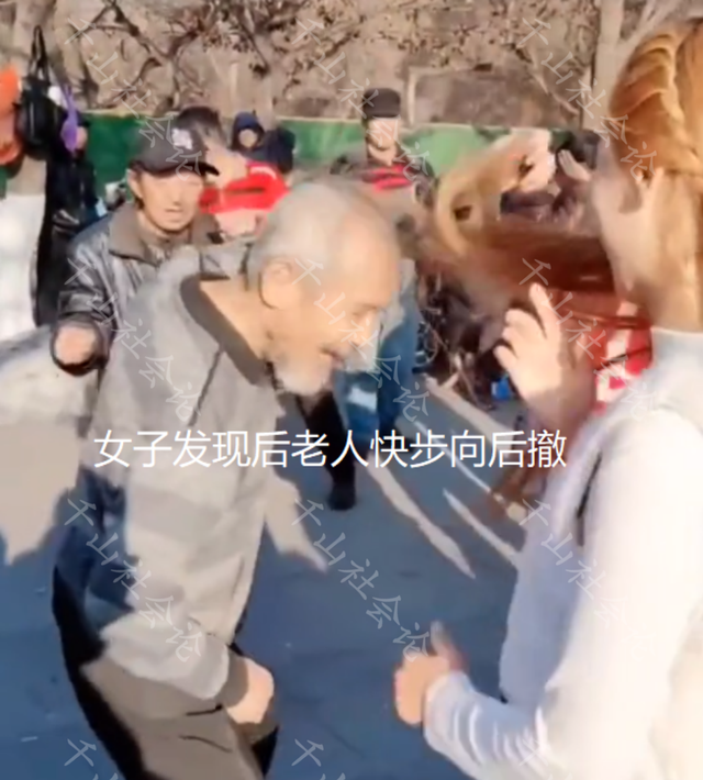 美女在街上跳舞,大爷撅臀昂首直往身上凑,旁若无人做出轻薄之事