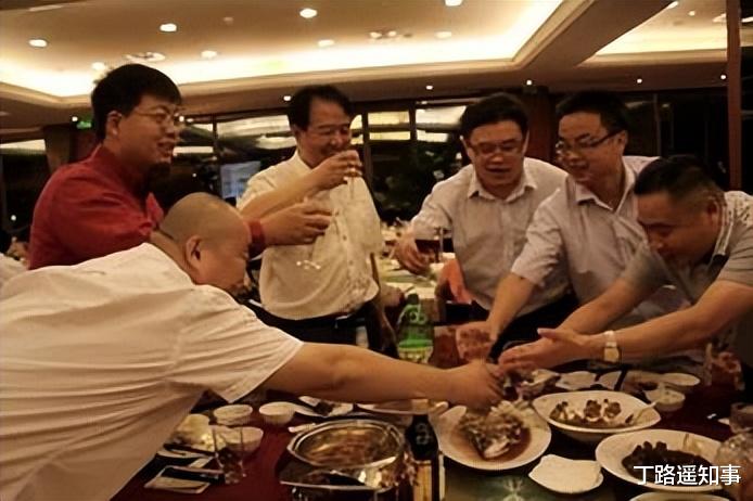 地铁安检|职场喝酒不要紧,就怕遇到3种人