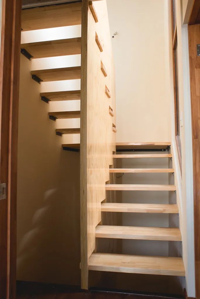 如果你家复式面积小,旋转楼梯是唯一选择,只占1㎡还自带曲线美!