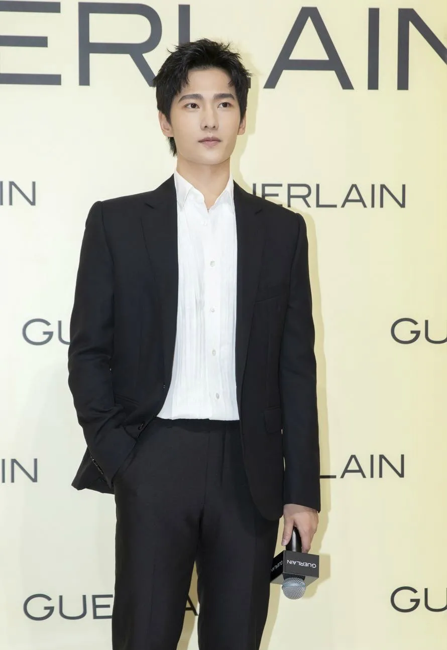 山本耀司|穿好黑色并不难,但能把山本耀司穿对头的男星还是头一次见