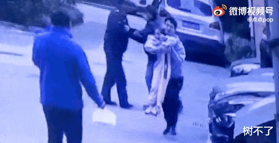 这群被剥夺「母亲」身份的妈妈们,仍然在等一个热搜