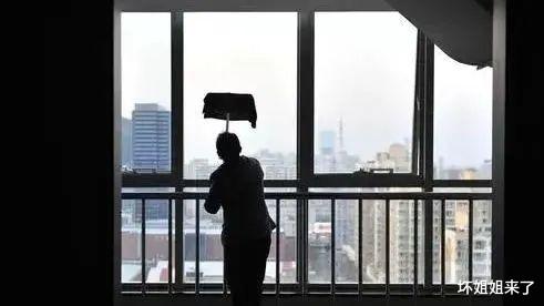 首开股份|当年富婆沦落6平米出租房,她反而赢了?