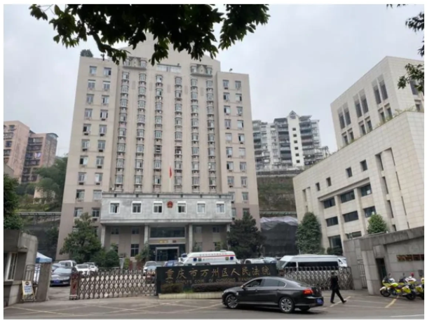 重庆万州,一包工头因工程款结算与业主发生纠纷。签订结算协议后,包工头不服气