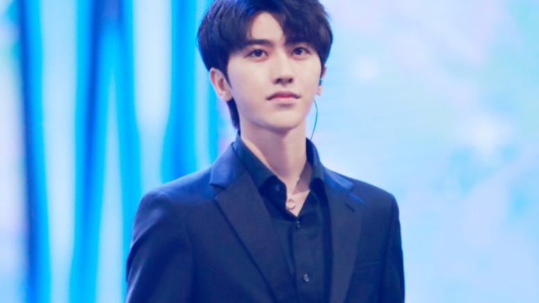 蔡徐坤|四年没演戏的蔡徐坤，被传与虞书欣合演情侣，网友评价出奇一致！