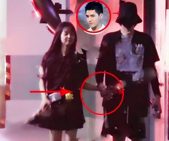 秦牛正威|秦牛正威官宣恋情,与演员男友晒甜蜜合照