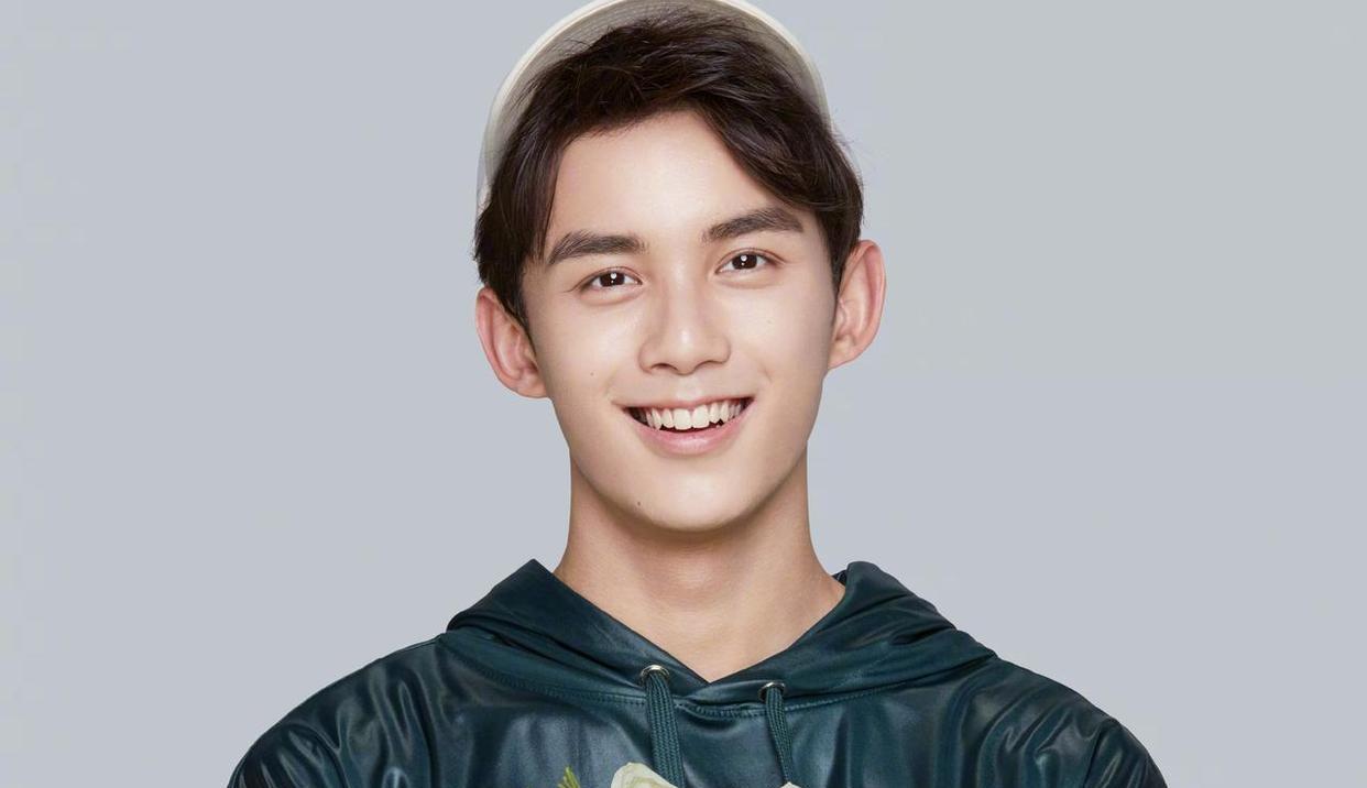 张艺兴|娱乐点评:赵丽颖、张艺兴、吴磊、王安宇、陈飞宇、张若昀