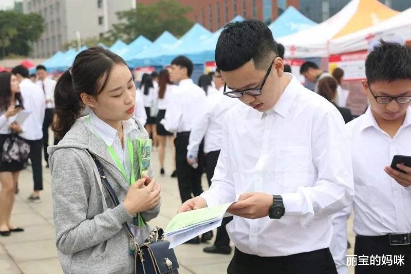 高校|22届高校毕业生更“懂事”了，期望月薪才6295元，比往年下降6%