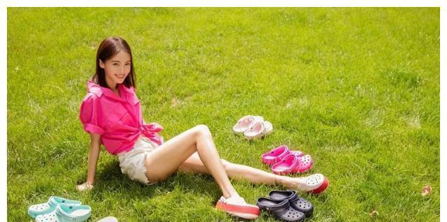 金晨|金晨再次上演姐弟恋！与鲜肉沙滩上贴身拥吻缠绵，堪称内地萧亚轩