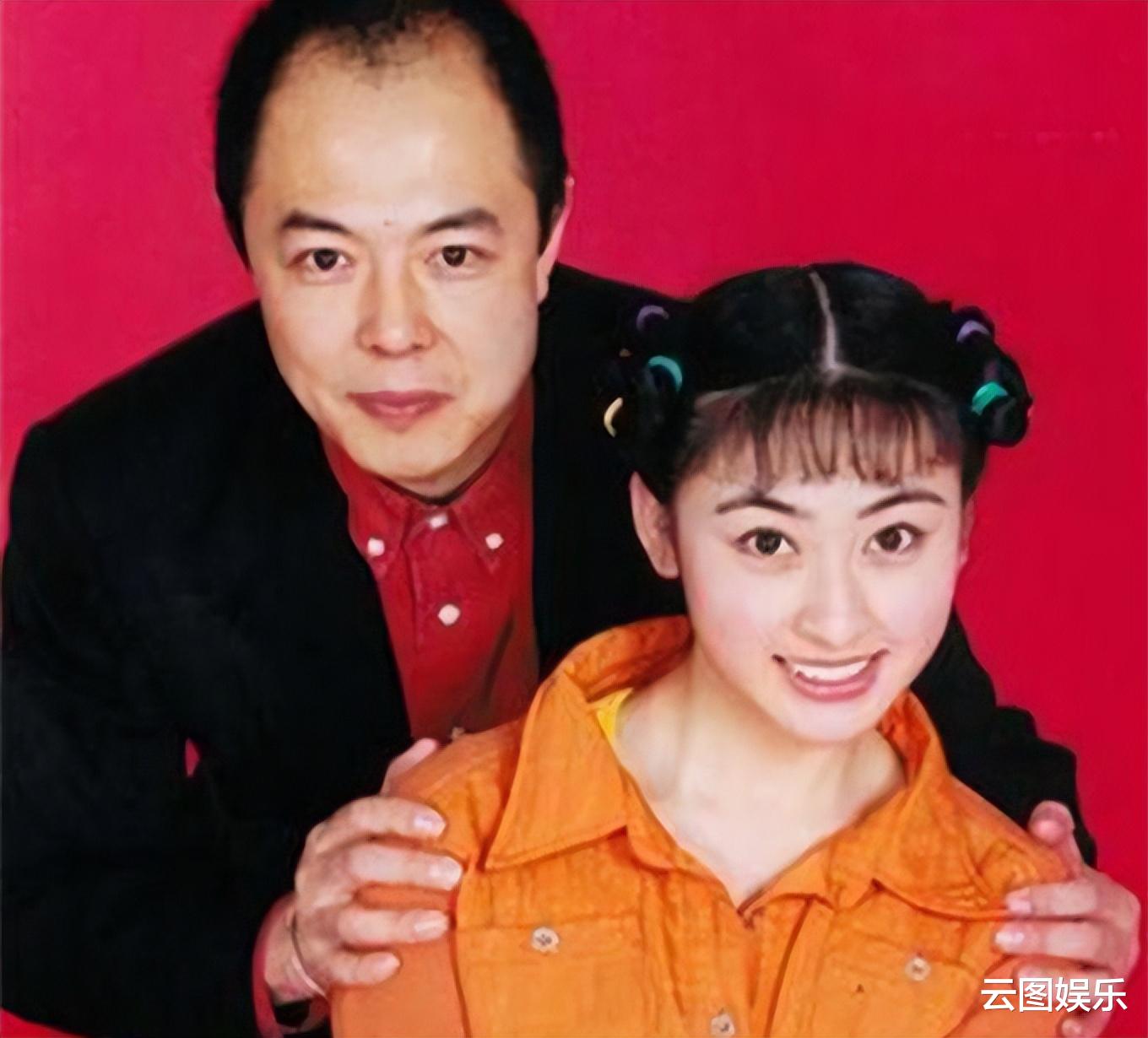 63岁李子雄阳康后回港,携4岁儿子到母校参观,爱子高颜值像妈