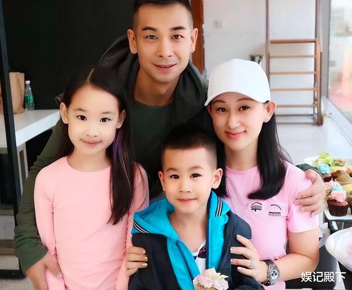 赵文卓|几个孩子明明和自己很像,却又各个都像笑星,赵文卓基因转弯了!