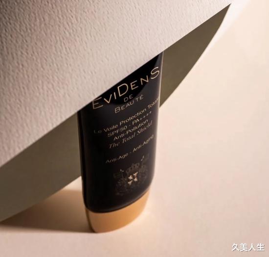 防晒 从妆造到护肤都在向《减法法则》靠拢 还顺便治好了我乱剁手的毛病？