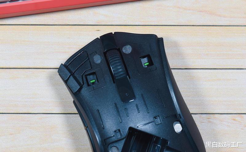 弗朗西斯|5号、7号电池都可供电的鼠标你玩过没,方便是真的