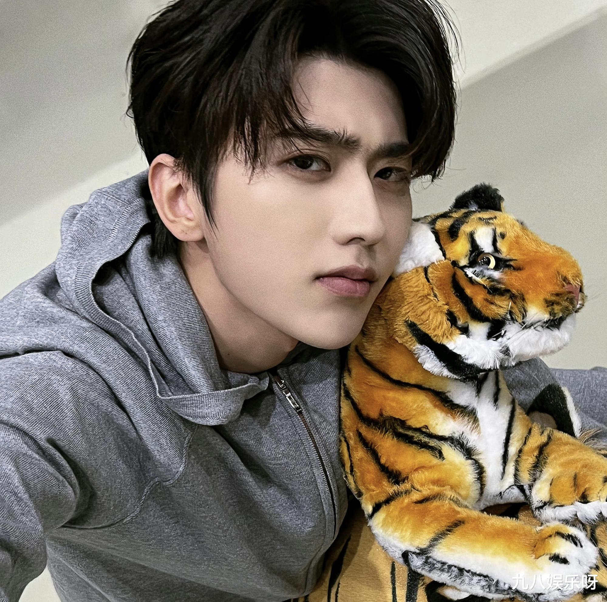 95后|网友提名的95后顶流,合称为“三王一蔡”,有人被质疑抬咖