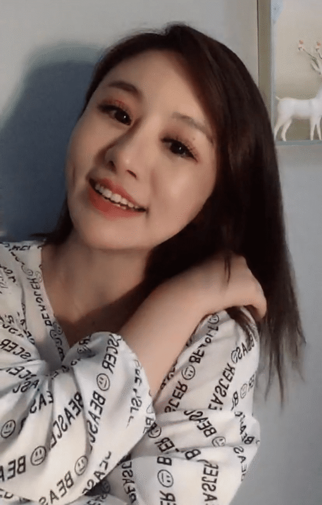 王思聪|女人，你成功引起了我的注意！网红紫薇被王思聪一个火箭治好了