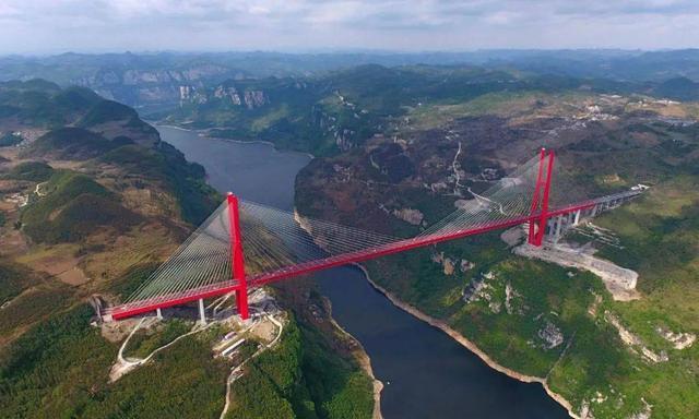 赛里木湖|桥与贵州旅游的神秘景区相连