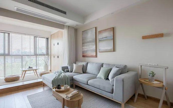 90㎡原木风装修,阳台直接做高30厘米,朋友都说多了一间房!