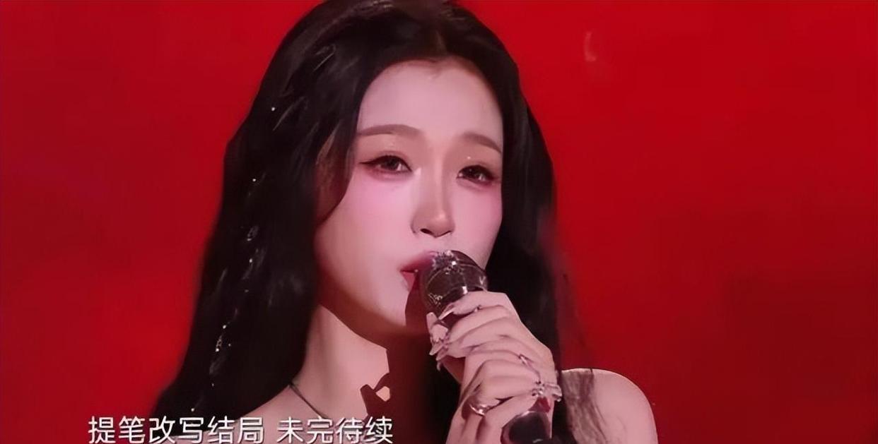 跨年晚会|王一博的赤脚、杨幂的香肩、赵露思的腮红……跨年如今显现鸡肋之味