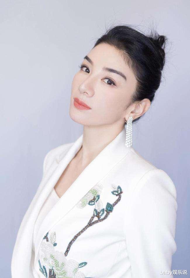 黄奕|黄奕：事业巅峰，被丈夫曝光私生活，如今怎样了