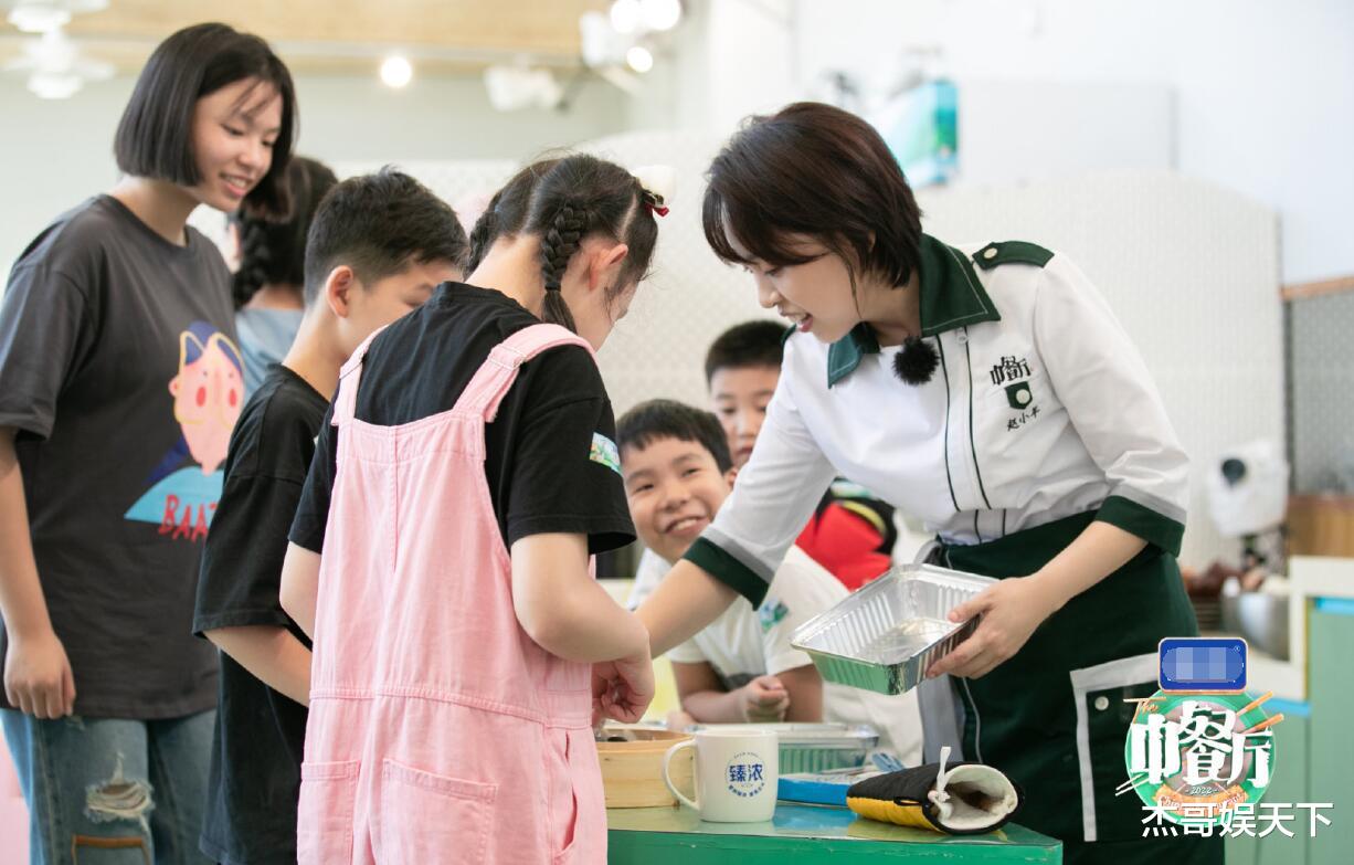 尹正|章若楠的“欠揍”让《中餐厅》封神，尹正的抱怨让节目找到了出路