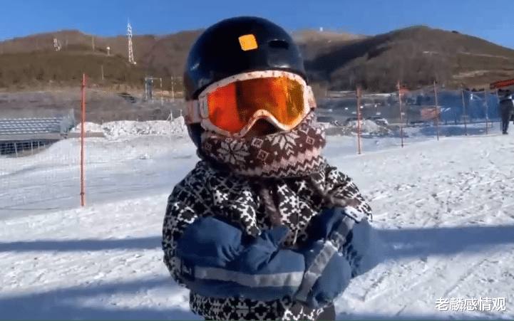 张艺谋|她的滑雪视频一夜走红，张艺谋一眼相中，年仅1岁萌娃亮相出圈！