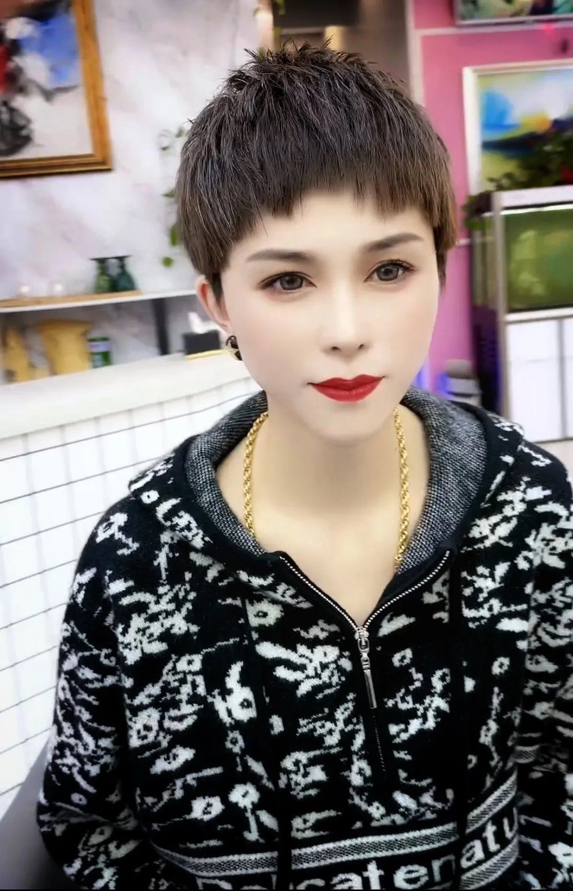 背带裤 天热剪短发，效果美美哒，爱美女士请收藏