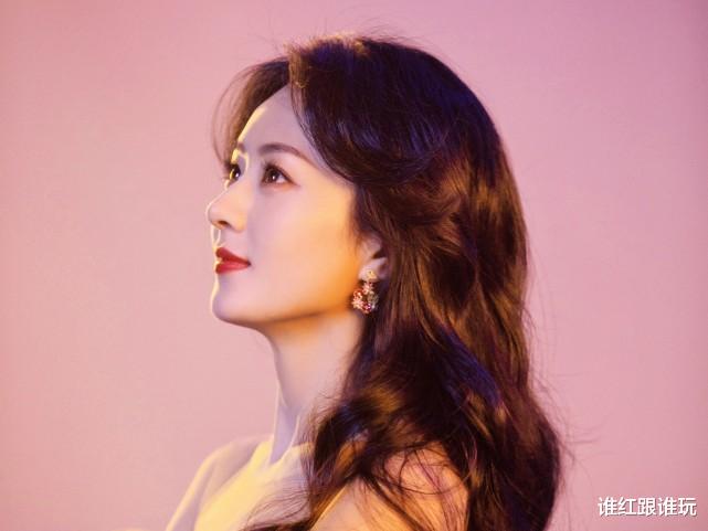 刘青|赵丽颖巨型广告牌，亮相成都商场！国民度和商业价值的双重认可