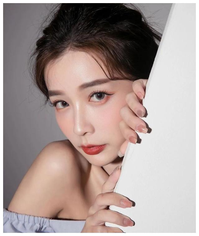 张小斐|台湾网红简羽彤，清新甜美的气质女神