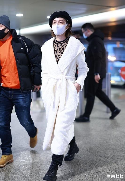 叶一茜|田亮夫妇罕见走机场，叶一茜穿浴袍变女霸总，他穿旧衣像小助理