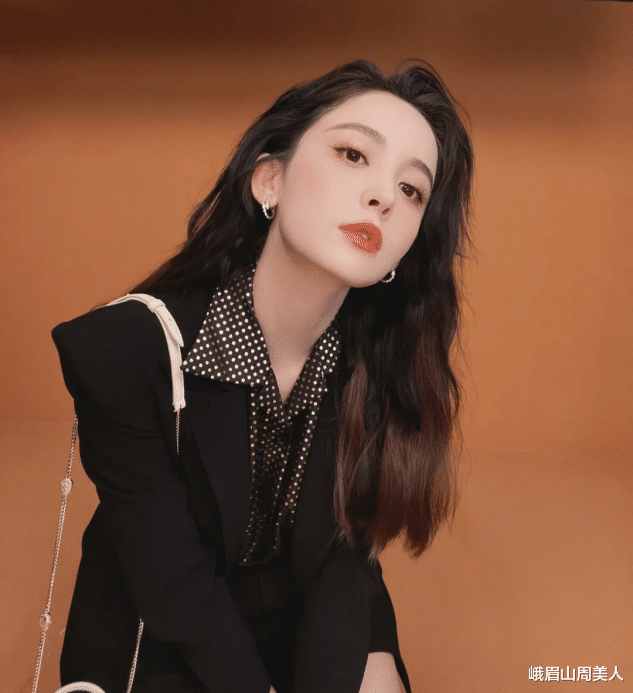 卷发 ?你适合“直发”还是“卷发”?看这3点就知道了!选错容易显老