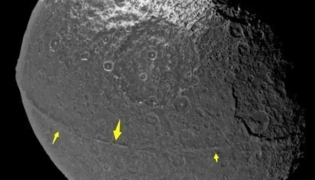 长达1300公里的奇怪痕迹,这个星球是外星文明留下的飞船?