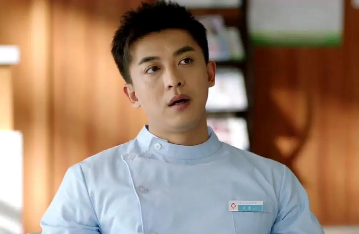 李佳航|李佳航新剧开播，不少观众称其扮演的角色好真实！