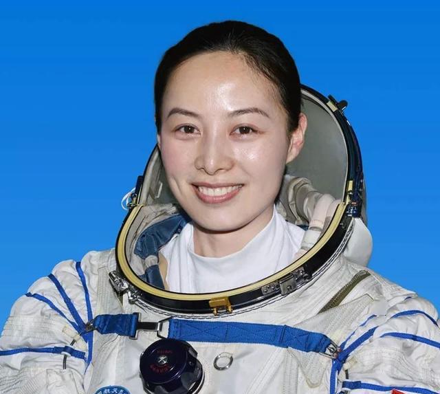 刘洋“二征太空”已返航,儿女双双来接机,网友:太有爱了!