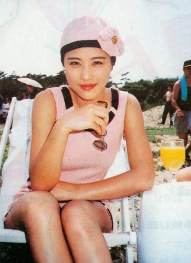 周海媚|周海媚：历经8段揪心恋情，不恋爱不结婚，对男人彻底失望