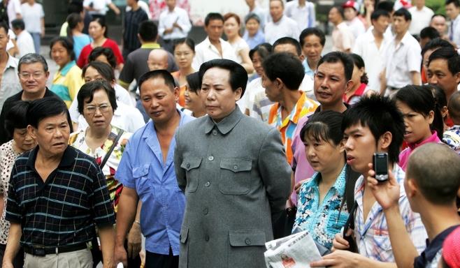 |唯一扮演毛主席的女演员，因和毛主席长太像，丈夫儿子感到很苦恼