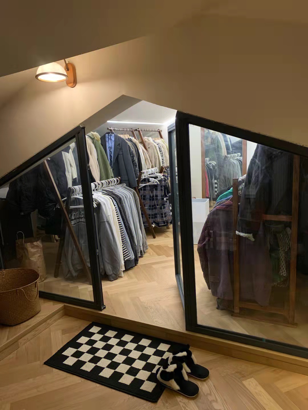 房子没有阁楼,那就自己造一个,她家的阁楼小窝好有安全感