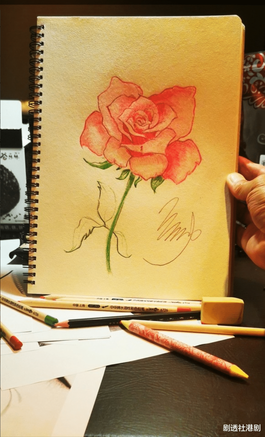 无期徒刑|小酌一杯!63岁知名男星与两位杨康相聚劲开心,感情生活成谜曾自认育有女儿