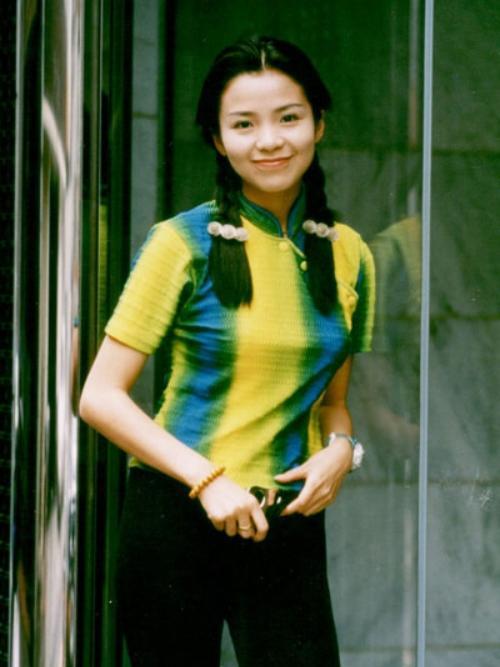 朱迅|朱迅：7次登上春晚，与王志走过18年，86岁母亲独居异国让人泪目