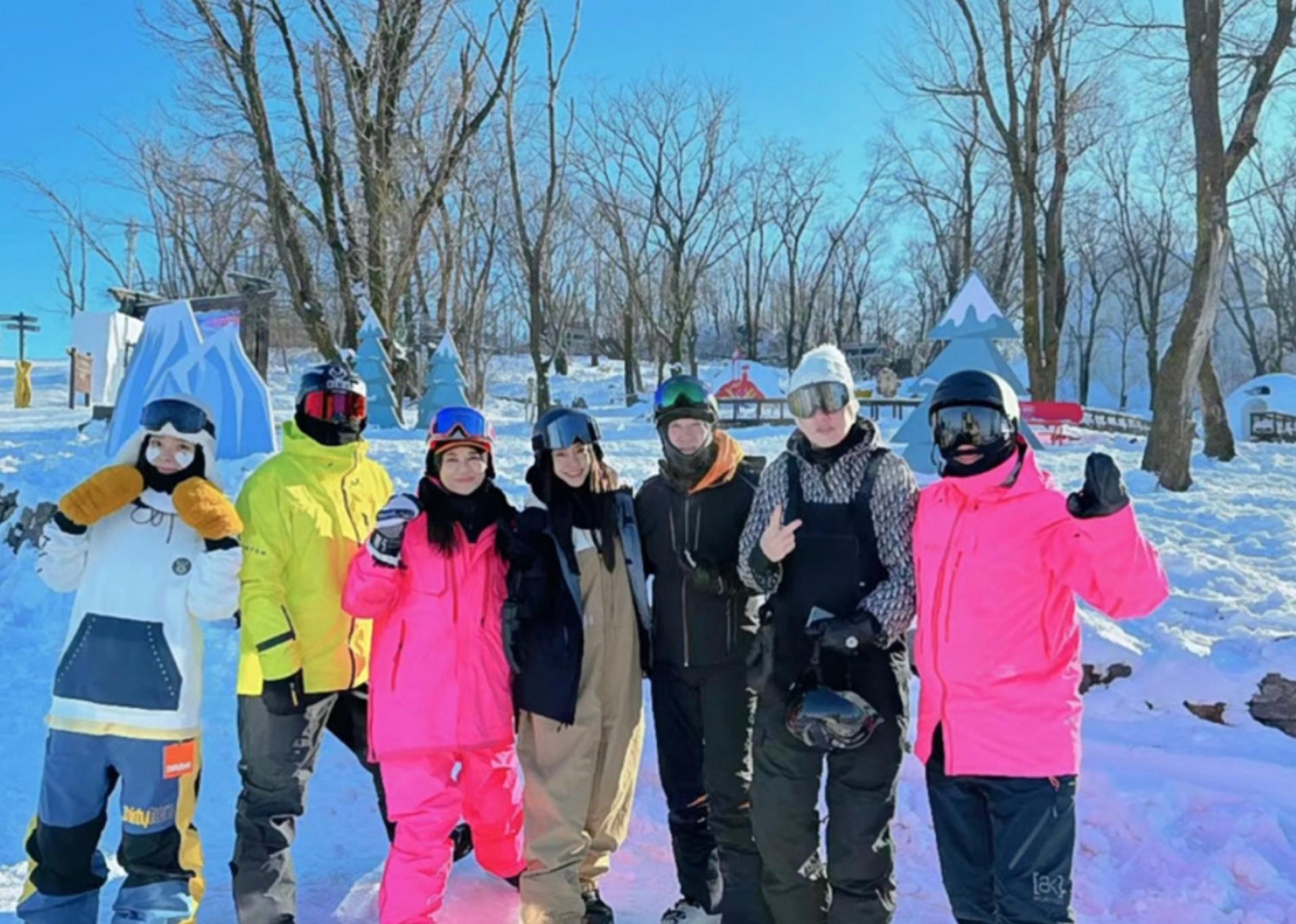 Angelababy|baby杨颖与男星关喆24小时两大瓜:被曝现身酒吧,一起滑雪游玩