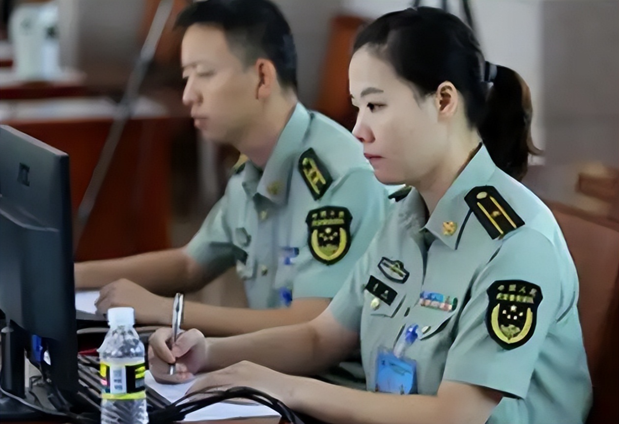 文职|2022军队文职公开招聘,福利待遇好且薪资优厚,专科生也有机会