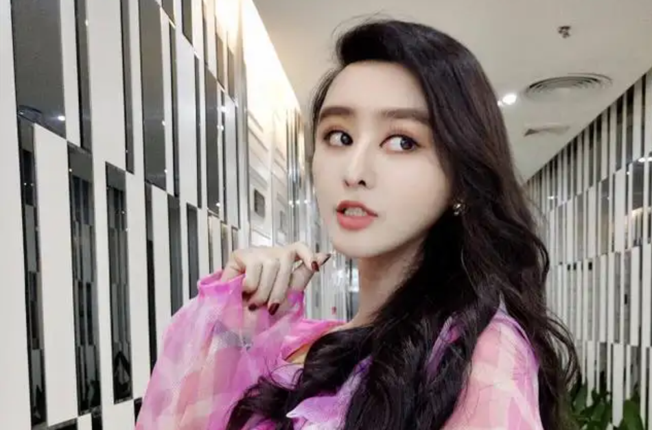 何承熹|何承熹:花800万整容成范冰冰,嫁给主刀医生后,如今怎么样了?