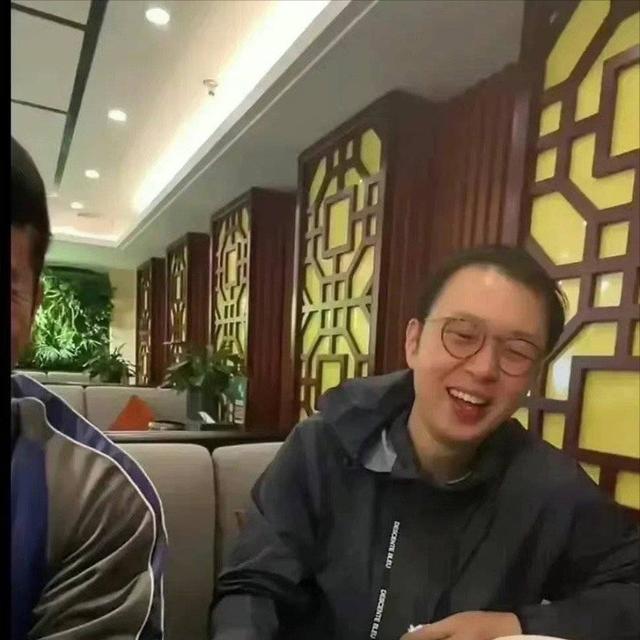 杜海涛 久不露面的杜海涛整个人暴瘦，发际线很秃，不仔细看完全认不出来