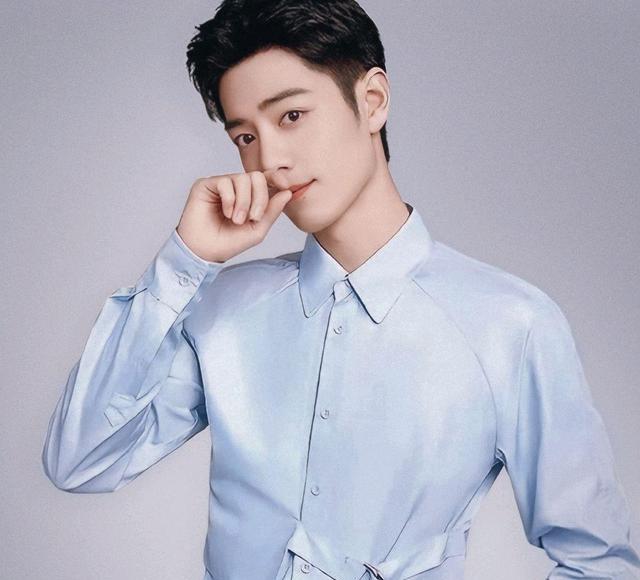 肖战|两家品牌回应肖战话剧一周年，直言想伴肖战左右，“唯红”而已