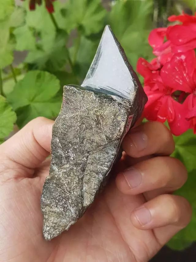 翡翠|大自然的鬼斧神工,上千万雪花棉翡翠赌石就这么切出来